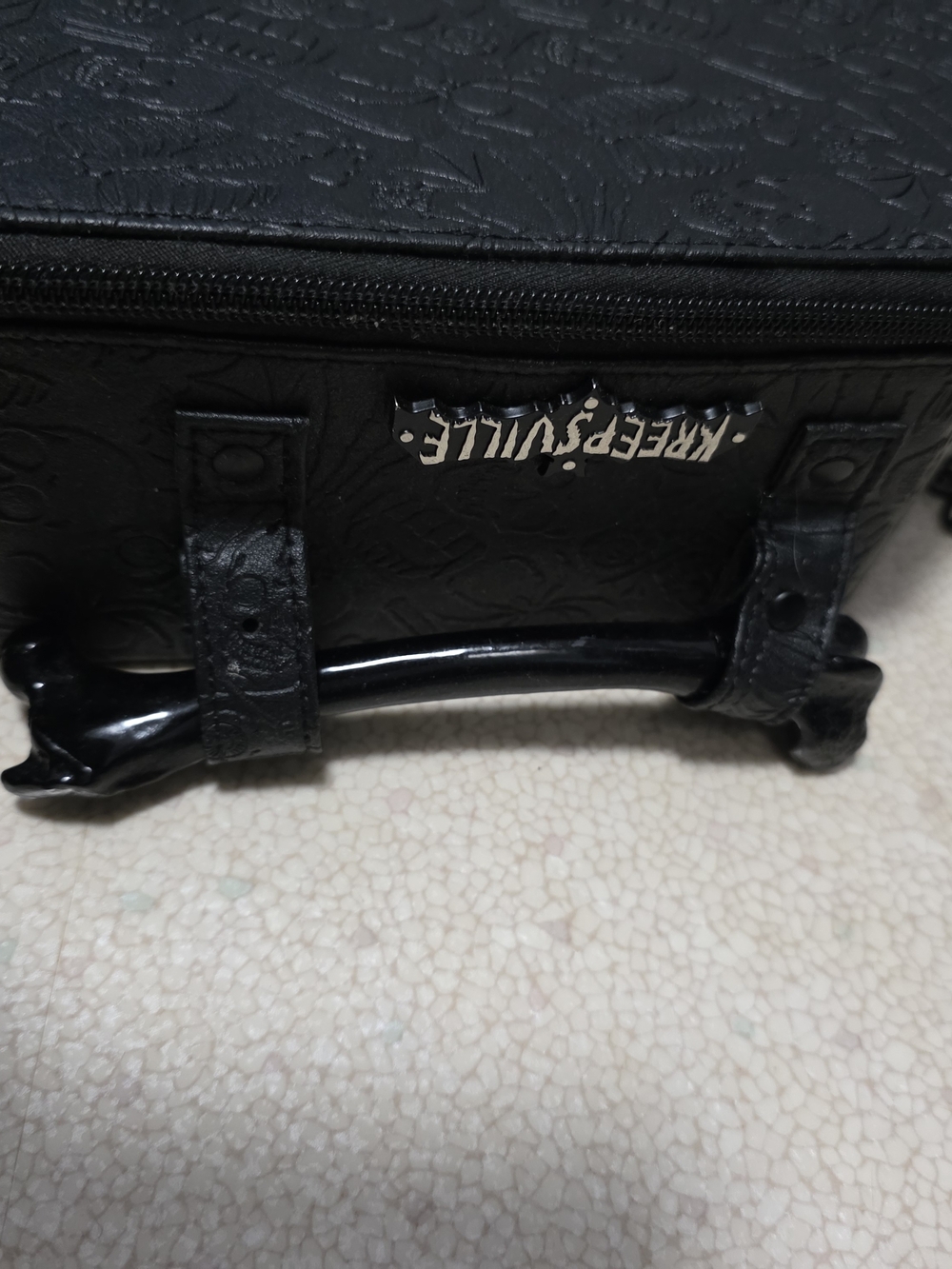 Kreepsville 666- Black Coffin-Shaped Crossbody Bag with Chain Strap - Picture 2 of 11